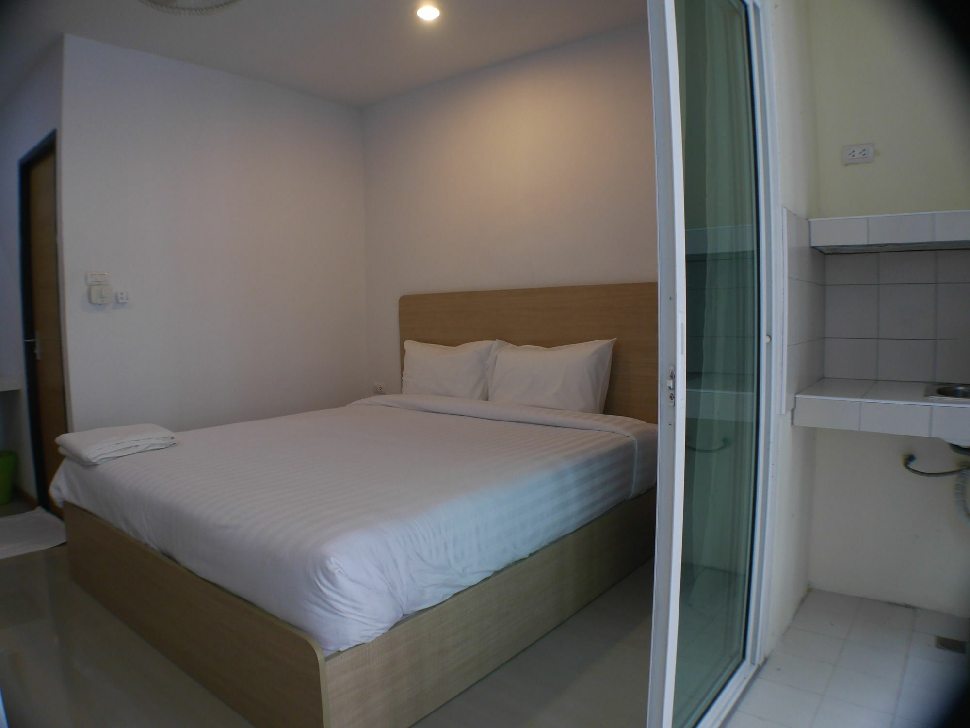 Darisa Apartment Service Patong Buitenkant foto