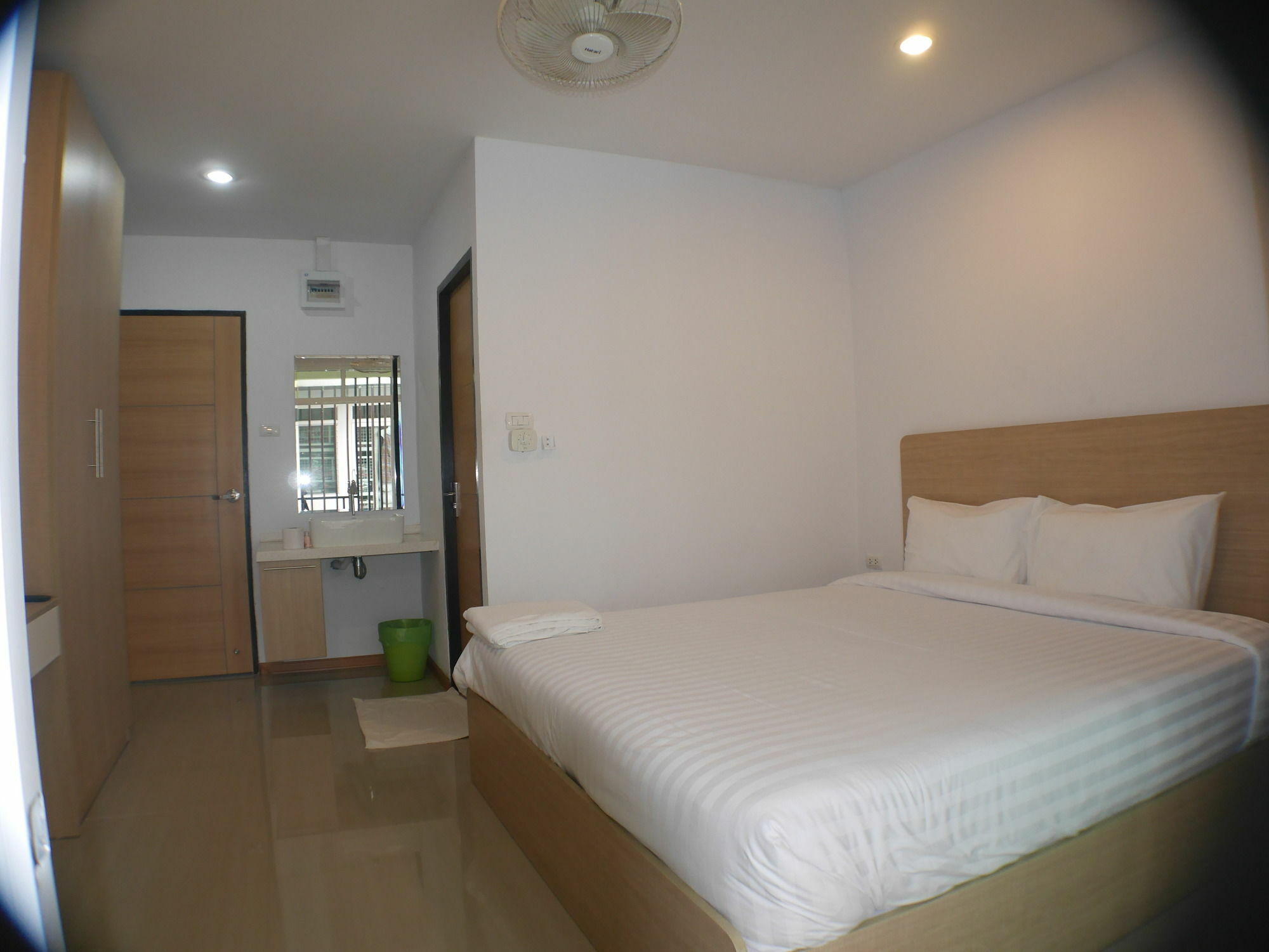 Darisa Apartment Service Patong Buitenkant foto